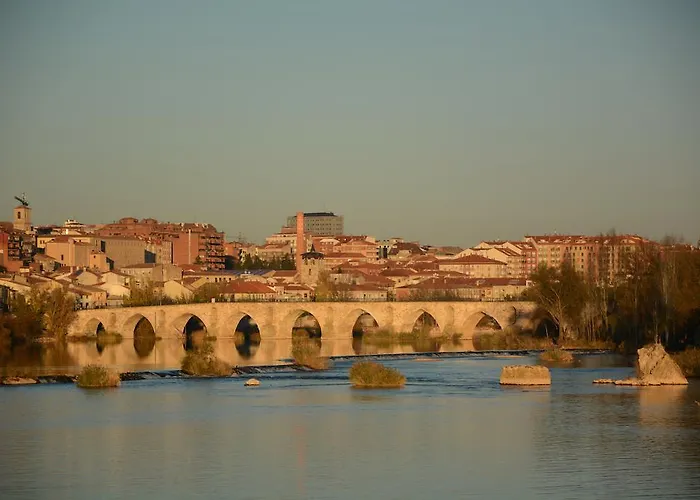 Hostal Don Rodrigo Zamora